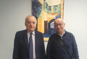 وزير الثقافة الدكتور غسان سلامة مع الفنان احمد قعبور