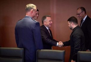 الزعماء الأوروبيون يتعهدون بدعم زيلينسكي