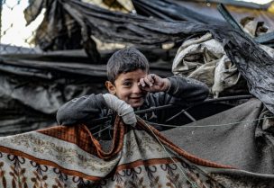 المنخفض الجوي يفاقم معاناة أطفال غزة