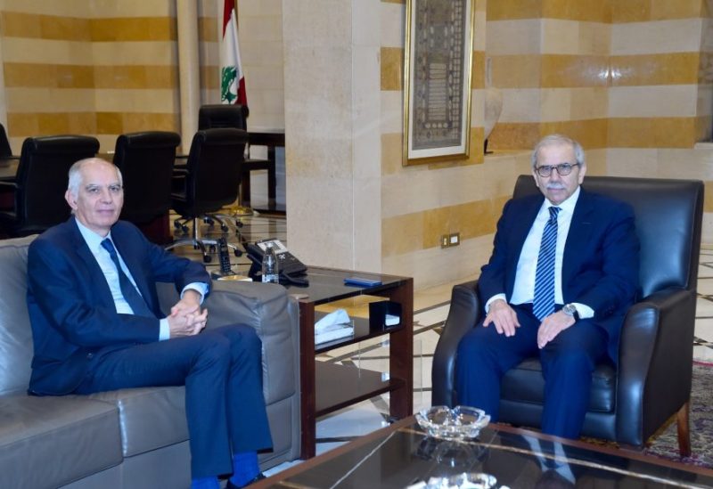 رئيس مجلس الوزراء الدكتور نواف سلام مع السفير الفرنسي هيرفيه ماغرو