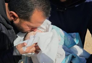وزارة الصحة بغزة: وفاة طفل رضيع بردا