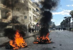 أعمال تخريب وحرق آليات في دوار الأزهري باللاذقية (الصحافة السورية)