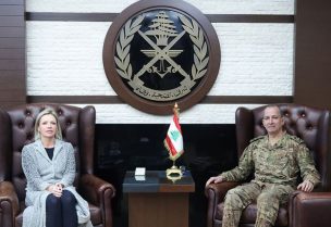 قائد الجيش العماد رودولف هيكل في مكتبه في اليرزة المنسقة الخاصة للأمم المتحدة في لبنان Jeanine Hennis – Plasschaert