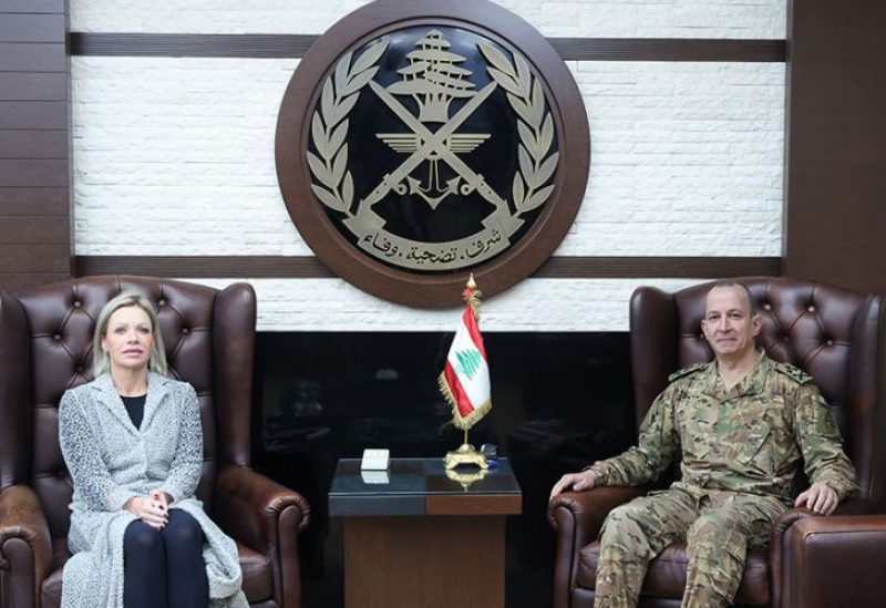 قائد الجيش العماد رودولف هيكل في مكتبه في اليرزة المنسقة الخاصة للأمم المتحدة في لبنان Jeanine Hennis – Plasschaert