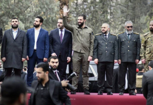 الرئيس السوري أحمد الشرع خلال حضوره العرض العسكري بمناسبة ذكرى التحرير
