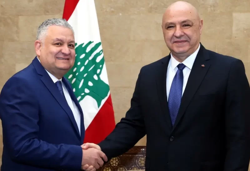 رئيس الجمهورية جوزاف عون مع رئيس نقابة العاملين و الموزعين في قطاع الغاز و مستلزماته في لبنان