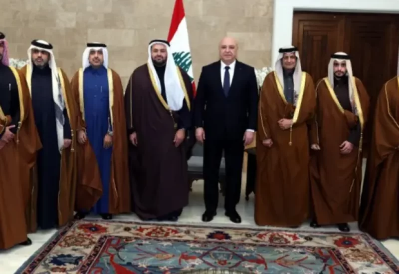 الرئيس جوزاف عون مع وزير الدولة القطري الدكتور محمد بن عبد العزيز الخليفي في قصر بعبدا، بحضور السفير القطري الشيخ سعود بن عبد الرحمن آل ثاني والوفد المرافق