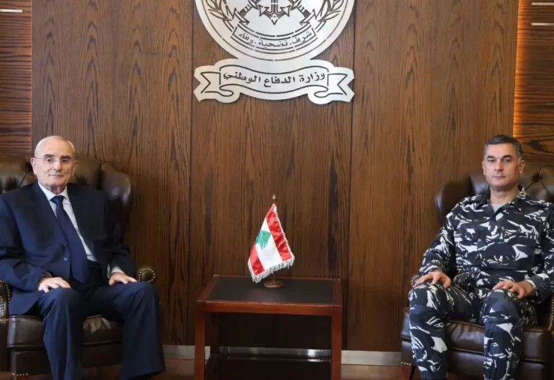 وزير الدفاع الوطني اللواء ميشال منسى في مكتبه باليرزة اليوم، المدير العام لقوى الأمن الداخلي اللواء رائد عبد الله