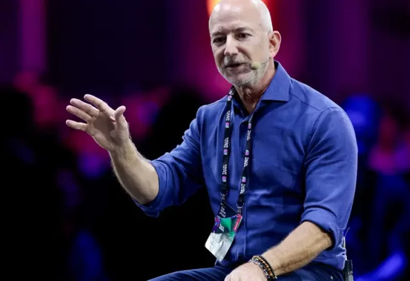 جيف بيزوس: التعليم والخبرة معًا يصنعان النجاح