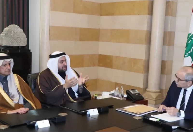 وزير الدولة القطري محمد عبد العزيز الخليفي عن حزمة من المشاريع التنموية والإنسانية في لبنان، عبر "صندوق قطر للتنمية" وبالتنسيق مع الجهات اللبنانية المختصة وفق الأطر القانونية والمؤسسية. تشمل الحزمة دعم القطاع الاقتصادي والتعليم والصحة، وتمكين الشباب، إضافة إلى مشروع العودة الطوعية الآمنة للنازحين السوريين.
