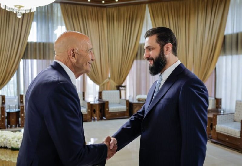 المبعوث الأميركي لسوريا توم بارّاك مع الرئيس السوري أحمد الشرع