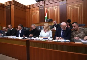 لجنة المال والموازنة جلسة برئاسة النائب إبراهيم كنعان، بحثت فيها موازنتي وزارتي الأشغال العامة والنقل والدفاع، بحضور وزيري الأشغال العامة والنقل فايز رسامني والدفاع الوطني ميشال منسى والنواب: علي فياض، الان عون، فؤاد مخزومي، أيوب حميد، غازي زعيتر، جهاد الصمد، غادة أيوب، عدنان طرابلسي، حسن فضل الله، راجي السعد، علي حسن خليل، سجيع عطيه، نجاة عون صليبا، ملحم خلف، وليام طوق، مارك ضو، حليمة قعقور، جميل السيد، أمين شري، حسين الحاج حسن، ندى البستاني، ميشال ضاهر، رازي الحاج، سيمون أبي رميا، فراس حمدان، قبلان قبلان، إبراهيم منيمنة، سيزار أبي خليل، محمد خواجة وطه ناجي.