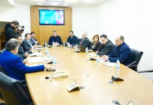 جلسة لجنة تكنولوجيا المعلومات برئاسة النائب طوني فرنجيه و النواب الياس حنكش،سعيد الأسمر، رازي الحاج، أديب عبد المسيح ،و حيدر ناصر إضافة إلى وزير الدولة لشؤون التكنولوجيا كمال شحادة و المدير العام لوزارة المهجرين أحمد حمود و ممثلين عن الوزارة و خبراء قانونيين.
