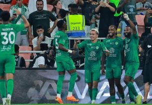 إيفان توني لاعب الأهلي السعودي
