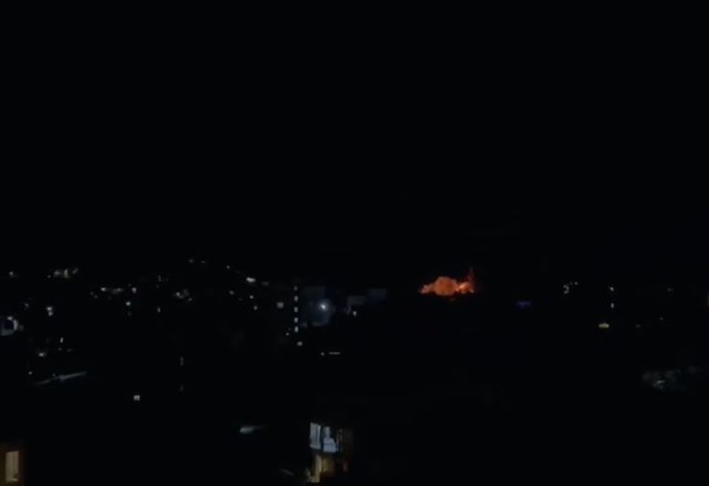 استهداف المبنى المهدد في بلدة أنصار جنوبي لبنان