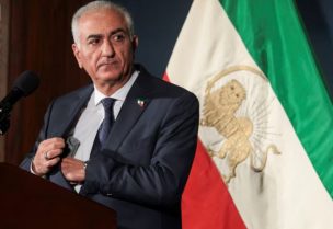 رضا بهلوي، نجل آخر شاه لإيران وشخصية معارضة إيرانية - رويترز