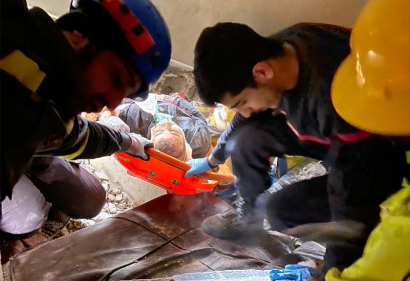 لبنان – بعد 20 ساعة.. إنقاذ امرأة وابنها من تحت الأنقاض في القبة – طرابلس