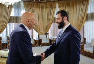 الرئيس السوري أحمد الشرع مع المبعوث الأميركي توم باراك