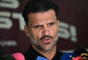 المدافع الدولي أوزوالدو فيزكاروندو