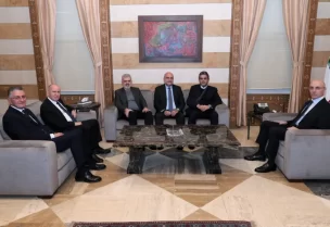 وزير الداخلية والبلديات أحمد الحجار في مكتبه اليوم، النواب زياد الحواط، سيمون أبي رميا ورائد برو، يرافقهم رئيس اتحاد بلديات جبيل فادي مارتينوس ورئيس بلدية إهمج نزيه أبي سمعان، حيث تم البحث في الشؤون البلدية والتنموية في قضاء جبيل.