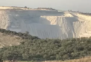 لجنة كفرحزير البيئية تطالب الحكومة بتحصيل ملياري دولار رسوماً على المقالع والكسارات