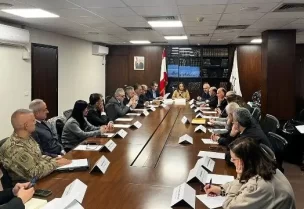 وزيرة الشؤون الاجتماعية السيدة حنين السيّد، و المدير العام للمؤسسة العامة للإسكان المهندس روني لحود،و مشاركة أكثر من سبعين ممثلًا عن الجهات المعنية، من بينهم محافظ بيروت القاضي مروان عبود، والمدراء العامون في الوزارات المختصة، ورئيس مجلس الإنماء والإعمار، وممثلون عن مصرف لبنان ومصرف الإسكان، إضافة إلى رؤساء بلديات، وممثلين عن الجهات الأمنية، ونقيبي المهندسين في بيروت وطرابلس، إلى جانب ممثلين عن النقابات، والمجتمع المدني، والأوساط الأكاديمية.