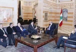 الرئيس نواف سلام مع النائب وليد البعريني يرافقه وفد من شركة كونتوام ديجيتال لاب لمعالجة النفايات برئاسة رئيس مجلس إدارة الشركة محمد مشرف
