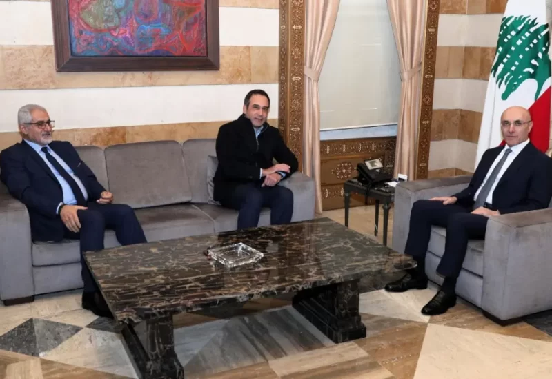 وزير الداخلية والبلديات أحمد الحجار، في مكتبه في الوزارة، مع النائبين نبيل بدر وسجيع عطية