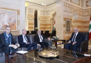 رئيس مجلس الوزراء الدكتور نواف سلام، في السرايا الحكومية، المبعوث الرئاسي الفرنسي جان إيف لودريان، يرافقه السفير الفرنسي في بيروت هيرفيه ماغرو،