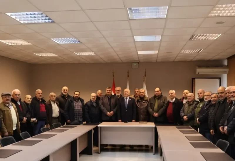 رئيس غرفة التجارة والصناعة والزراعة في طرابلس والشمال توفيق دبوسي، رئيس اتحاد نقابات العمال والمستخدمين في الشمال شادي السيد، على رأس وفد ضم رؤساء وأعضاء نقابات تابعة للاتحاد، بحضور عضو مجلس بلدية طرابلس باسم عساف،