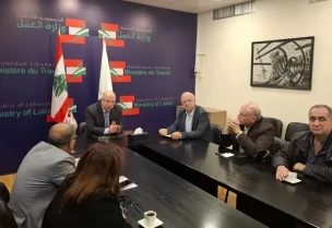 وزير العمل الدكتور محمد حيدر صباح اليوم وفدًا من المتقاعدين في الصندوق الوطني للضمان الاجتماعي، بحضور مستشاره لشؤون الضمان الدكتور بسام عليق.