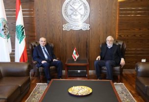 وزير الدفاع الوطني اللواء ميشال منسى في مكتبه في اليرزة، رئيس لجنة الدفاع الوطني والداخلية والبلديات النيابية النائب جهاد الصمد
