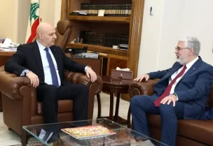 رئيس الجمهورية العماد جوزاف عون مع رئيس الجامعة الأميركية في بيروت الدكتور فضلو خوري