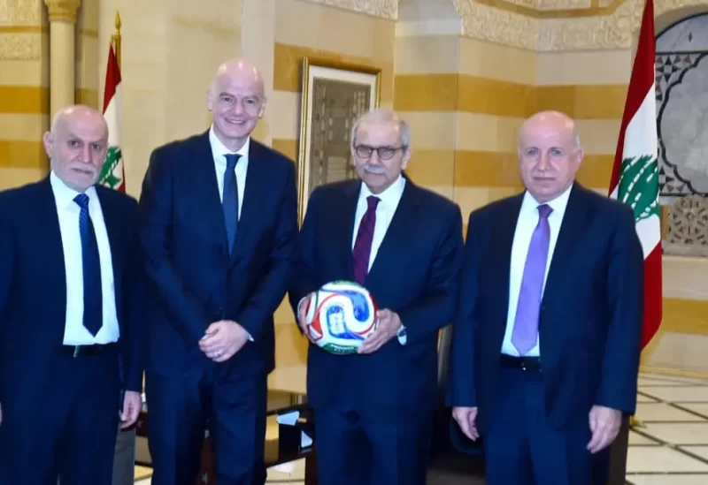رئيس مجلس الوزراء الدكتور نواف سلام المستشار الاقتصادي للمبعوث الخاص لرئيس الجمهورية الفرنسية إلى لبنان، جاك دو لا جوجي، بحضور السفير الفرنسي في لبنان هيرفيه ماغرو