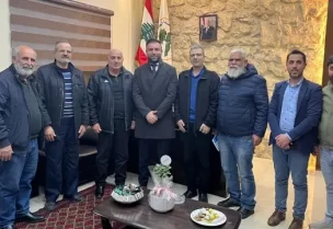 وفد من اللقاء الوطني للهيئات الزراعية في لبنان برئاسة جهاد بلوق رئيس مجلس إدارة مصلحة الأبحاث العلمية الزراعية الدكتور جاد شعيا في محطة تل عمارة، حيث جرى البحث في سبل تعزيز التعاون وتفعيل العمل الزراعي في مختلف المناطق اللبنانية.