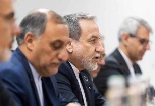 الوفد الإيراني في جنيف برئاسة وزير الخارجية عباس عراقجي
