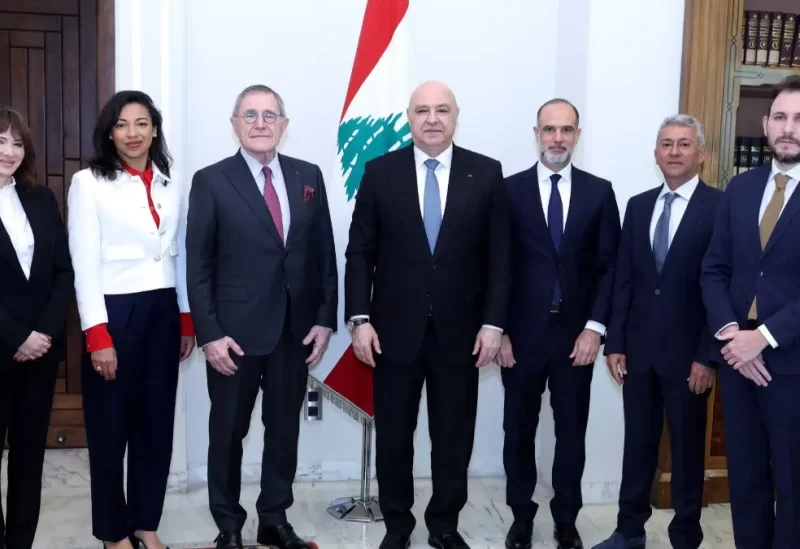 رئيس الجمهورية اللبنانية جوزاف عون مع المبعوث الخاص للرئيس الفرنسي لمبادرة الممر الاقتصادي بين الهند والشرق الأوسط وأوروبا جيرار مِستراليه