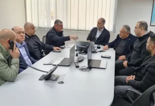 وزير وزير الأشغال العامة والنقل فايز رسامني في المطار مع رئيس الهيئة العامة للطيران المدني الكابتن محمد عزيز، بحضور رئيس المطار إبراهيم أبو عليوي، وقائد جهاز أمن المطار العميد فادي الكفوري، إلى جانب عدد من كبار الضباط في الجهاز والمدير التنفيذي لشركة طيران الشرق الأوسط لخدمة المطارات (MEAS).