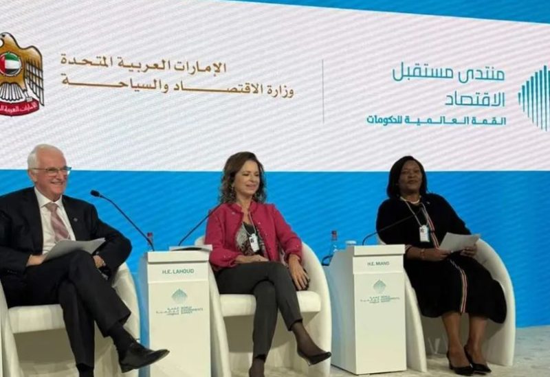 وزيرة السياحة لورا لحود خلال مشاركتها في جلسات قمة الحكومات العالمية في دبي