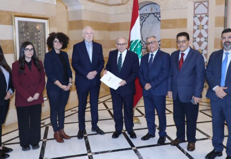 رئيس مجلس الوزراء نواف سلام يستقبل وفدًا من لجنة الحوار اللبناني–الفلسطيني برئاسة السفير رامز دمشقية