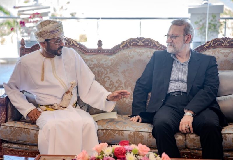 أمين المجلس الأعلى للأمن القومي الإيراني علي لاريجاني مع وزير الخارجية العماني بدر البوسعيدي