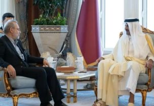 أمير قطر ولاريجاني أثناء المباحثات