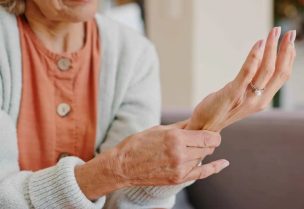 كسور مفاجئة قد تكون أول إنذار لهشاشة العظام