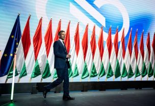 بيتر ماجار زعيم حزب تيسا خلال مؤتمر الحزب في ناجيكانيزا بالمجر يوم 12 يوليو تموز 2025. رويترز