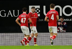 جوش وينداس لاعب ريكسام يحتفل بتسجيله الهدف الأول للفريق في الفوز 1-صفر على إبسويتش تاون في الدور الرابع في كأس الاتحاد الإنجليزي لكرة القدم. رويترز