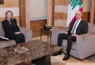 وزير الداخلية والبلديات أحمد الحجار في مكتبه مع النائبة غادة أيوب
