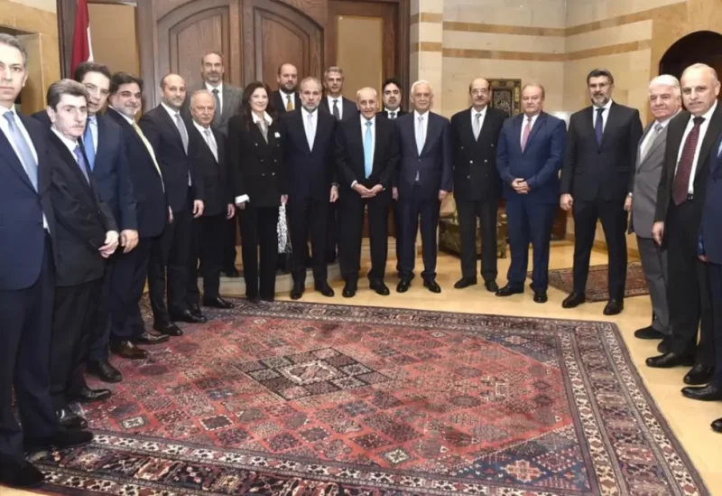رئيس مجلس النواب نبيه بري في مقر الرئاسة الثانية في عين التينة، نقيب المحامين في بيروت عماد مارتينوس وعددًا من النقباء السابقين وأعضاء مجلس النقابة الجديد، في زيارة بروتوكولية تناولت شؤونًا نقابية ومطلبية