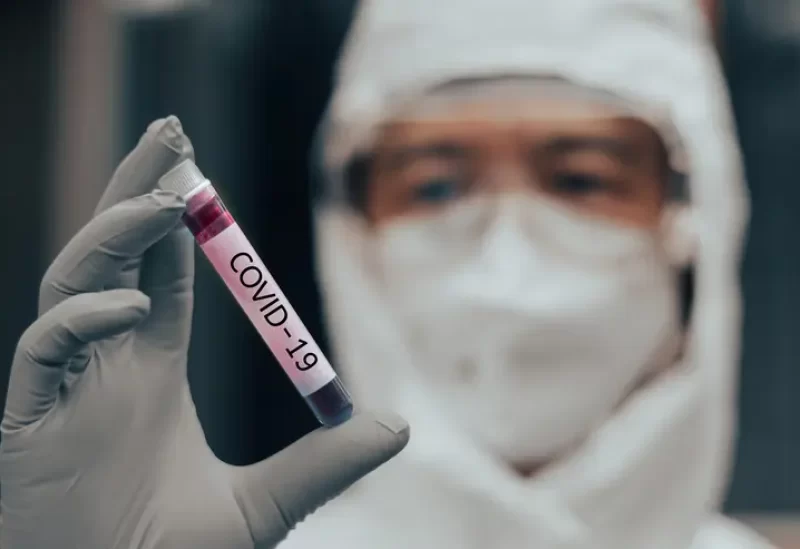 طب وصحة – علماء يفسرون سببا نادرا لجلطات الدم المرتبطة ببعض لقاحات كورونا