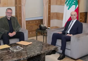 وزير الداخلية والبلديات أحمد الحجار في مكتبه النائب علي فياض