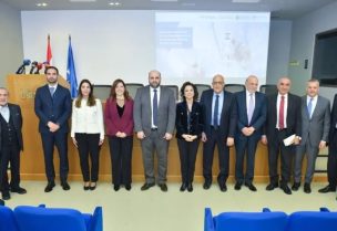 وزير الصحة العامة الدكتور ركان ناصر الدين، ووزيرة السياحة لورا الخازن لحود خلال المؤتمر الوطني لتطوير استراتيجية السياحة الطبية في لبنان